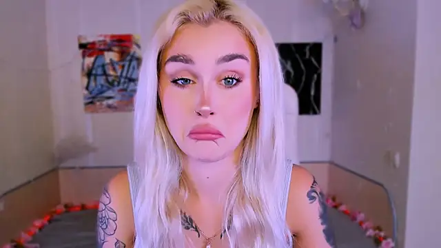 Snapshot of _Ravenaa chatting on November 15, 1:18 pm Ravenaa online show from November 15, 1:18 pm