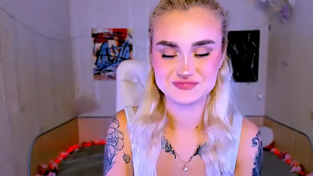 Snapshot of _Ravenaa chatting on November 29, 1:36 pm Ravenaa online show from November 29, 1:36 pm