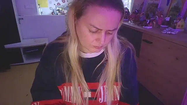 Meliss Official9 online show from December 5, 9:40 am