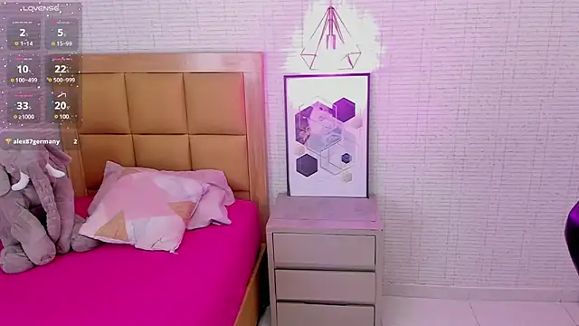 MAGNOLEROY online show from March 11, 7:47 pm