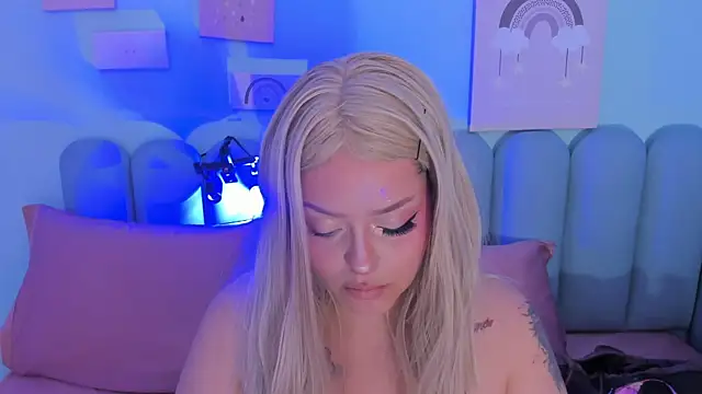 curvy rousi online show from November 5, 11:43 am