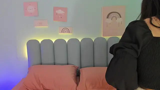 curvy rousi online show from November 6, 11:44 am