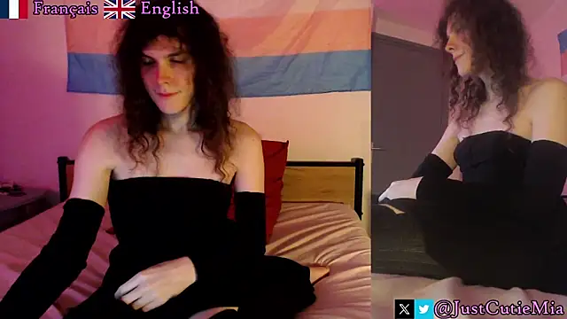 Snapshot of JustCutieMia chatting on November 20, 7:13 pm JustCutieMia online show from November 20, 7:13 pm