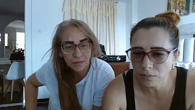 karlabarrera online show from July 10, 8:55 pm