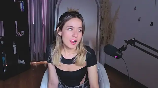 Snapshot of sexfire_lalita chatting on November 19, 8:31 pm sexfire lalita online show from November 19, 8:31 pm