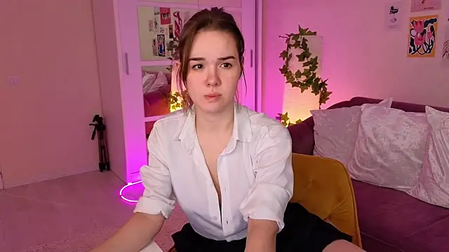 LindaRobertz online show from March 4, 9:07 am