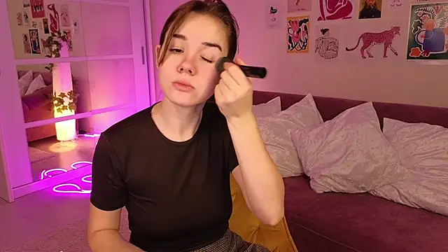 LindaRobertz online show from March 10, 6:05 am