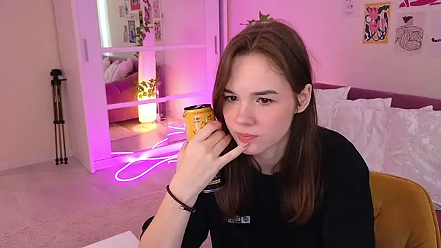 LindaRobertz online show from March 21, 9:12 am