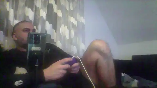 Snapshot of NewyorkDimi chatting on January 3, 4:22 am NewyorkDimi online show from January 3, 4:22 am