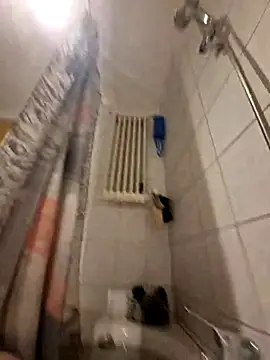 Snapshot of Warumnicht1980 chatting on March 8, 2:01 am Warumnicht1980 online show from March 8, 2:01 am