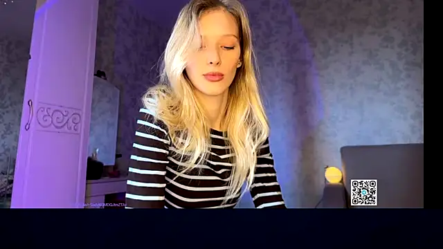 Snapshot of Evvie_Summn1 chatting on September 29, 6:07 am Evvie Summn1 online show from September 29, 6:07 am