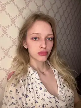 Evvie Summn1 online show from April 17, 3:04 pm