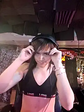 Michelle Flowers online show from November 12, 4:35 am