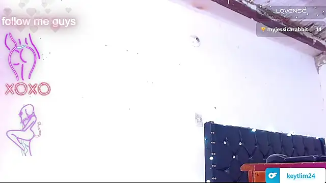 Snapshot of andreaxdol chatting on February 12, 4:40 am andreaxdol online show from February 12, 4:40 am