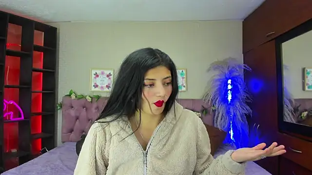 Lia Keen online show from December 9, 8:01 pm