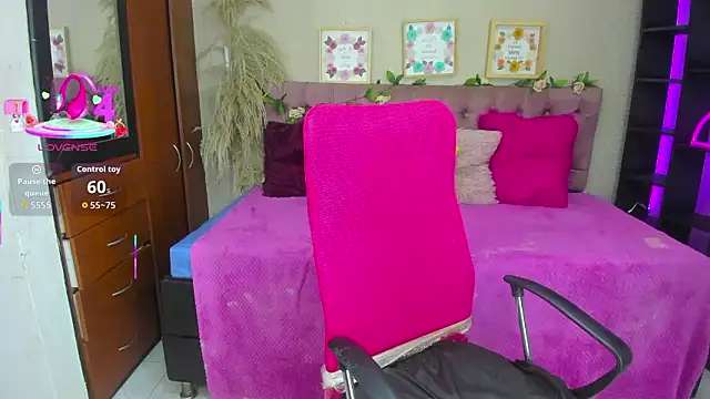 Lia Keen online show from November 5, 8:09 pm