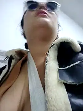 Snapshot of ambar_07 chatting on March 17, 8:19 pm ambar 07 online show from March 17, 8:19 pm