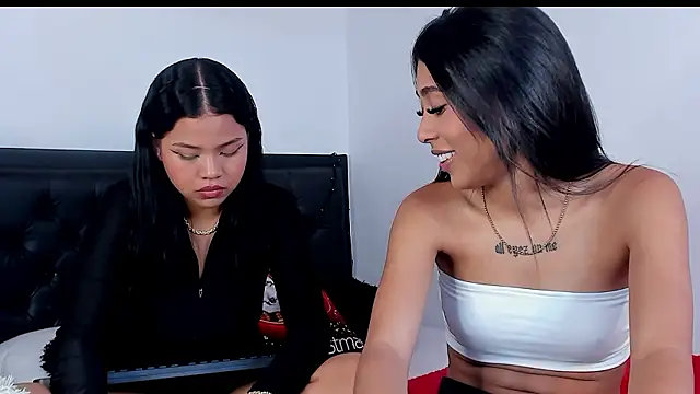 lilibluex online show from December 6, 7:45 pm