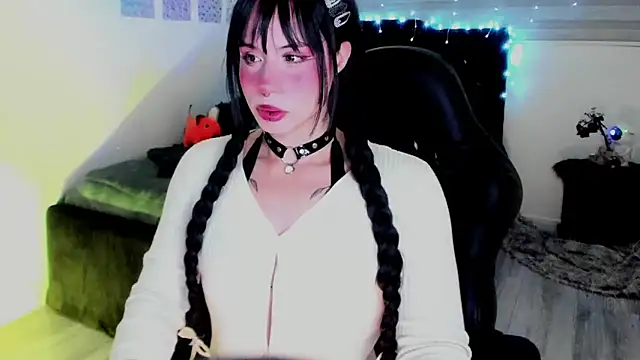 Snapshot of _riassgremory chatting on October 12, 2:10 am riassgremory online show from October 12, 2:10 am