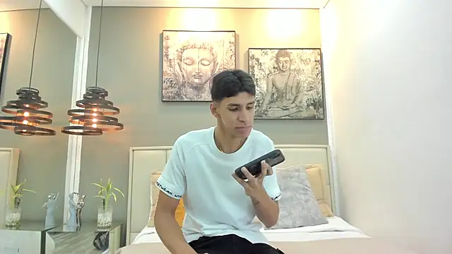 Snapshot of kieran_derek chatting on December 21, 2:19 am kieran derek online show from December 21, 2:19 am