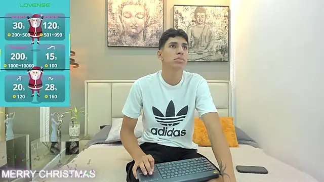 Snapshot of kieran_derek chatting on December 23, 3:37 am kieran derek online show from December 23, 3:37 am