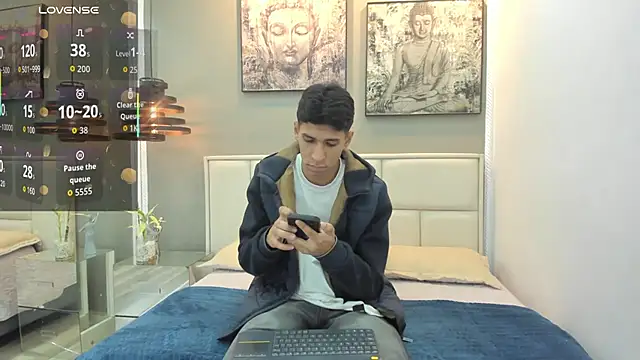 Snapshot of kieran_derek chatting on January 6, 3:21 am kieran derek online show from January 6, 3:21 am