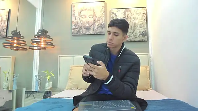 Snapshot of kieran_derek chatting on January 8, 3:20 am kieran derek online show from January 8, 3:20 am