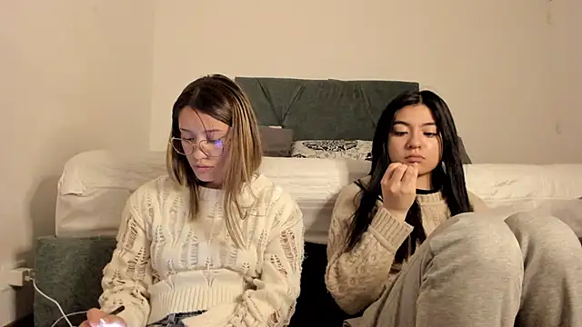 Gabby and Alice online show from December 14, 4:34 am