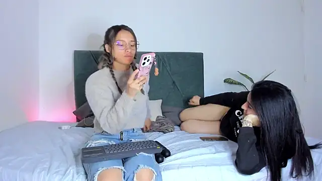 Gabby and Alice online show from February 6, 8:02 pm