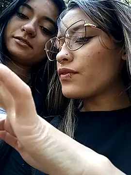 Gabby and Alice online show from February 15, 7:39 pm