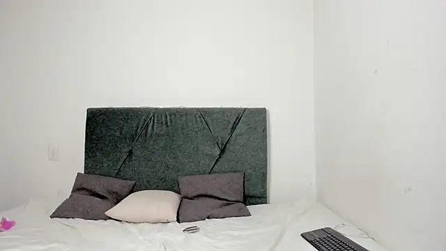 Gabby and Alice online show from March 5, 11:27 pm