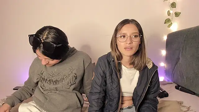Gabby and Alice online show from March 14, 11:43 pm