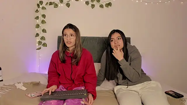 Gabby and Alice online show from March 15, 11:50 pm