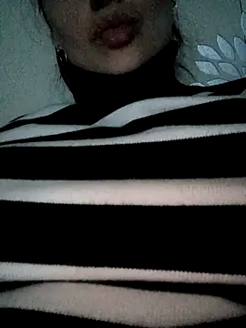 Snapshot of YuliannaFox chatting on February 10, 2:05 pm YuliannaFox online show from February 10, 2:05 pm