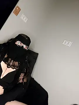 Snapshot of -Arab_milf- chatting on September 23, 5:05 pm -Arab milf- online show from September 23, 5:05 pm