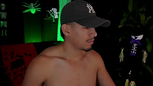 Aaronfox x online show from October 20, 1:00 pm