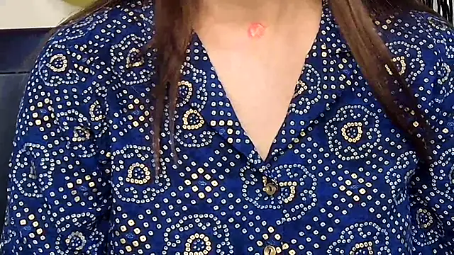 Snapshot of MIss-Naina chatting on November 4, 7:51 am MIss-Naina online show from November 4, 7:51 am