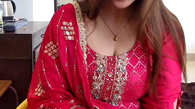 Snapshot of MIss-Naina chatting on May 16, 6:10 am MIss-Naina online show from May 16, 6:10 am