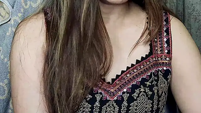 Snapshot of MIss-Naina chatting on July 12, 9:39 pm MIss-Naina online show from July 12, 9:39 pm