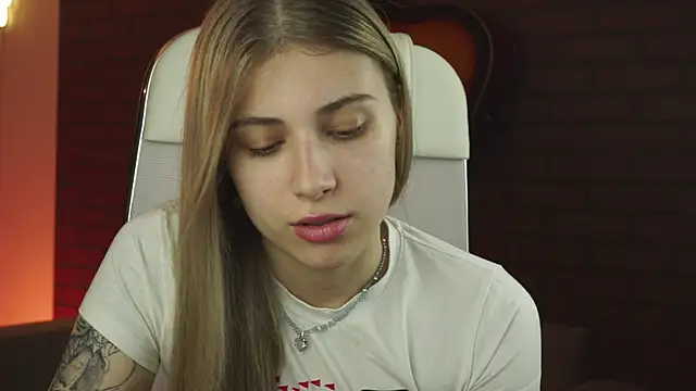 EllieCutes online show from October 10, 9:30 am