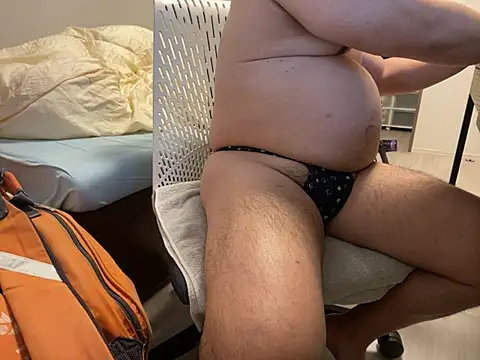 Snapshot of loinclothgay chatting on January 6, 12:59 am loinclothgay online show from January 6, 12:59 am