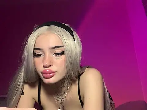 madelinexx online show from February 16, 8:11 pm