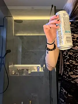 Snapshot of madelinexx chatting on October 23, 1:43 pm madelinexx online show from October 23, 1:43 pm