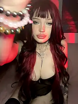 Snapshot of madelinexx chatting on October 28, 5:37 pm madelinexx online show from October 28, 5:37 pm