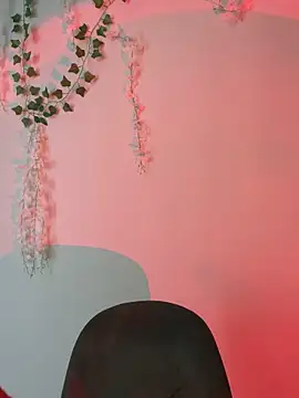 Snapshot of madelinexx chatting on November 6, 11:00 am madelinexx online show from November 6, 11:00 am