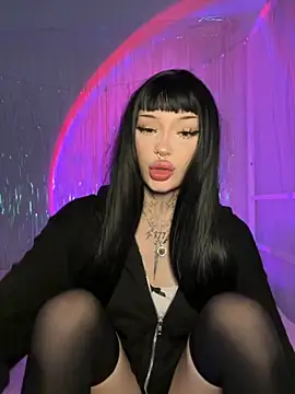 Snapshot of madelinexx chatting on November 25, 10:15 am madelinexx online show from November 25, 10:15 am