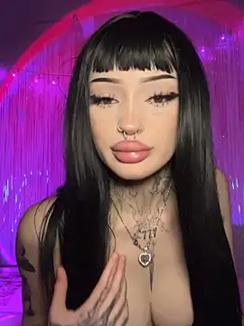 Snapshot of madelinexx chatting on November 28, 3:04 pm madelinexx online show from November 28, 3:04 pm