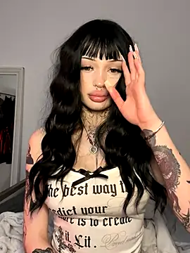 Snapshot of madelinexx chatting on December 15, 8:07 am madelinexx online show from December 15, 8:07 am