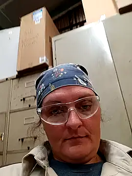 Snapshot of Harley428 chatting on July 16, 12:44 pm Harley428 online show from July 16, 12:44 pm