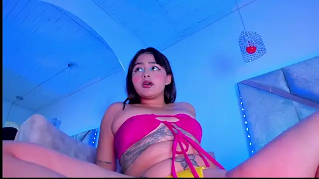 KimVelezz online show from January 12, 7:10 pm